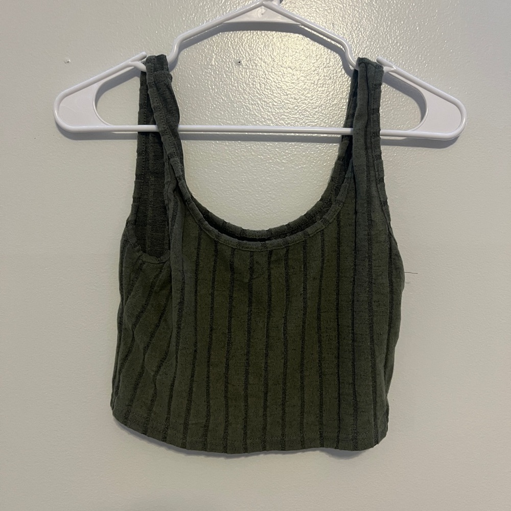 green crop top